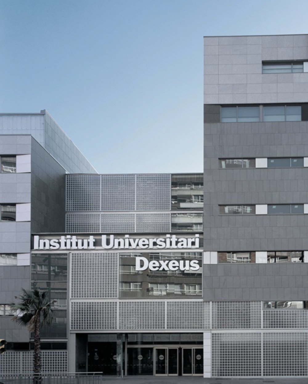 Fachada del Institut Universitari Dexeus en Barcelona